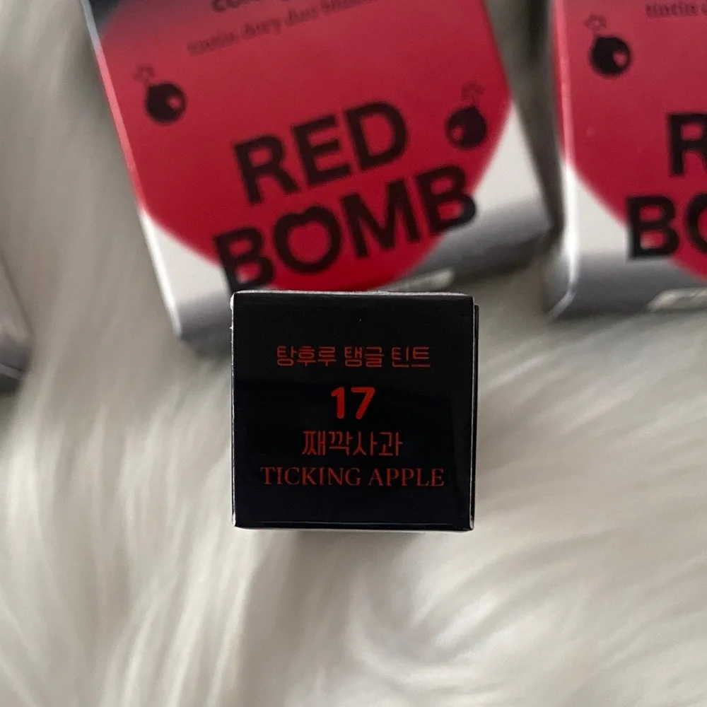 Colorgram Red Bomb Lip & Cheek Set in Red new in package